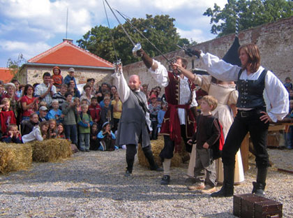 Fotos Mittelalterfest Schloss Neugebäude 2007 - © Gerhard Groll