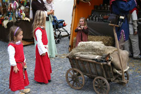 Mittelalterfest Lambach 2008 - www.Mittelalterfeste.com - Meldereiter & Waschweib